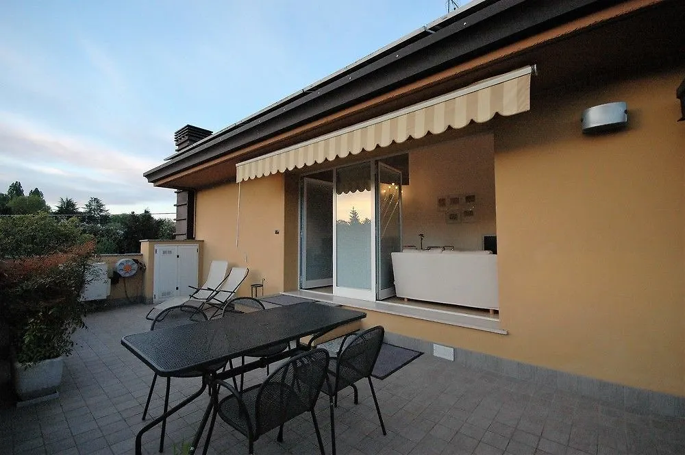 Il Terrazzo Apartamento Casorate Sempione 0*,  Italia